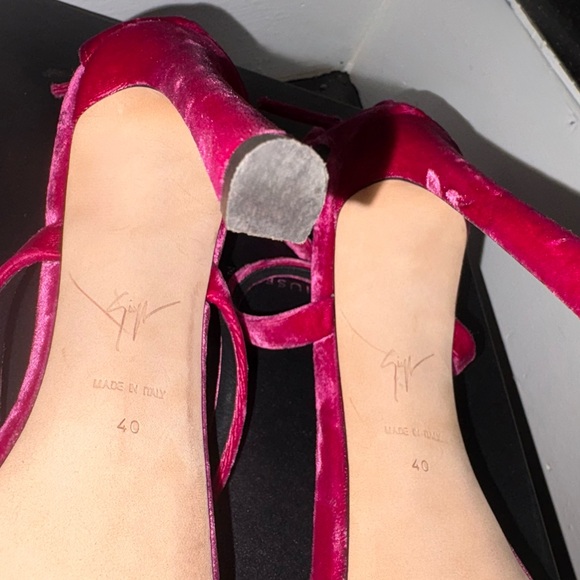 Giuseppe Zanotti Veronica Melograno Fuchsia velvet suede sandals size US 9.5 - Picture 9 of 12